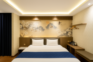 deluxe room queen bed